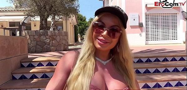 Deutsche blonde Bodybuilderin wird anal in den muskel Arsch gefickt POV